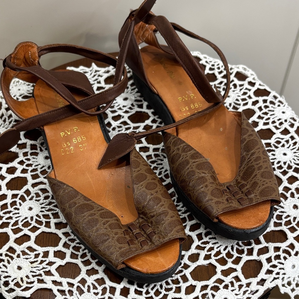 Chic Brown Leather Sandals